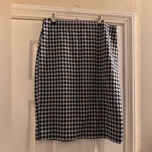 Elegant Houndstooth Pencil Skirt